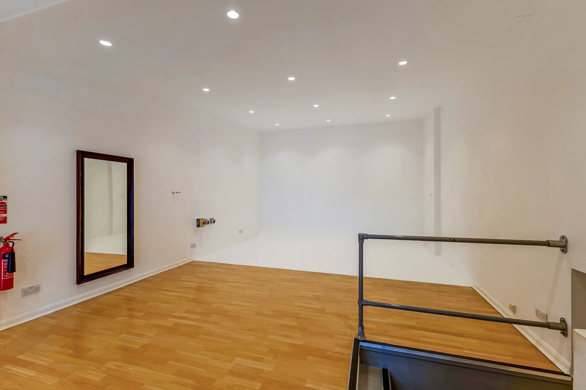 Malcolm Ryan Studios – Studio 4 – Landscape – 03