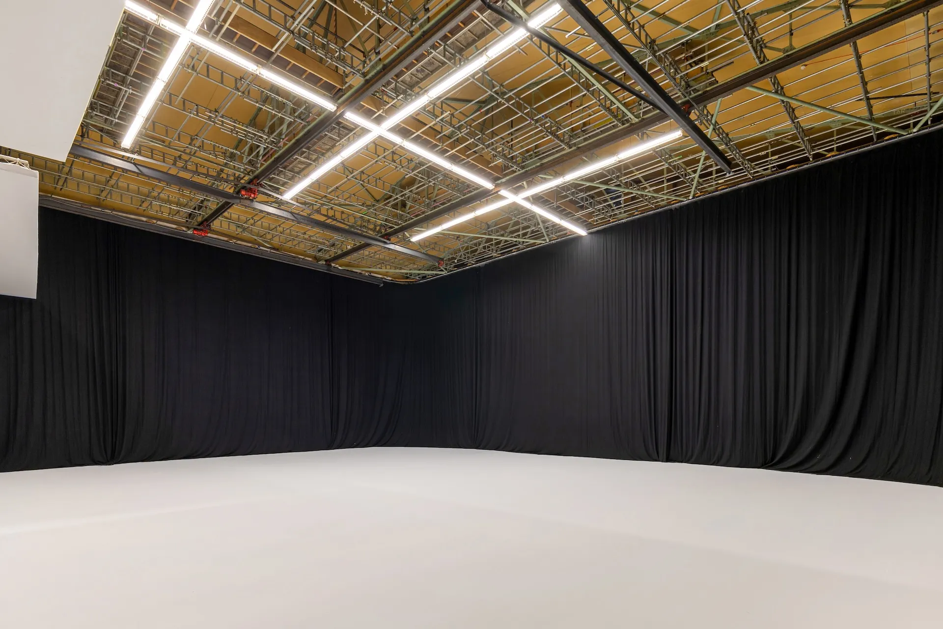 Malcolm Ryan Studios – Studio A – Landscape – 19