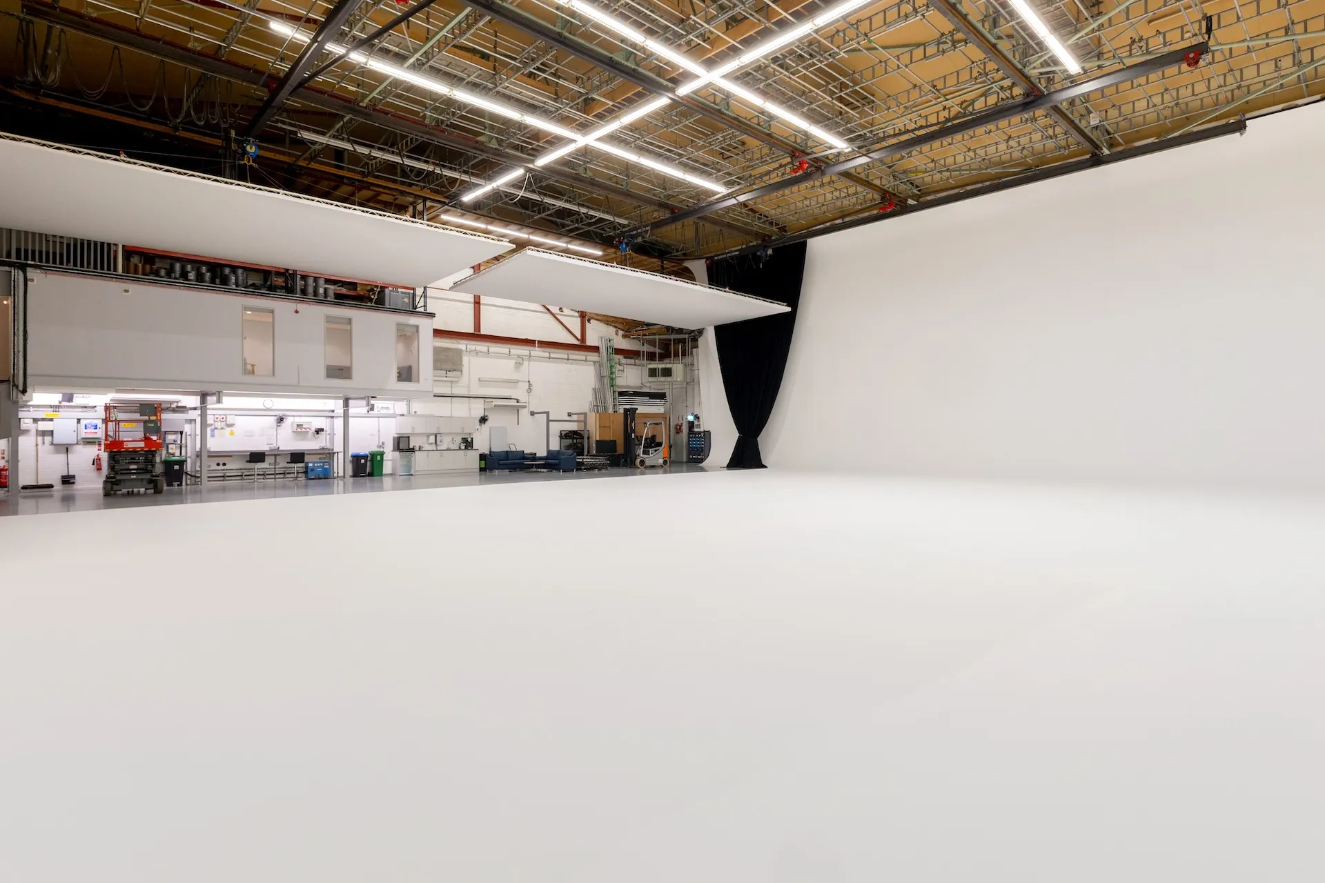 Malcolm Ryan Studios – Studio A – Landscape – 31