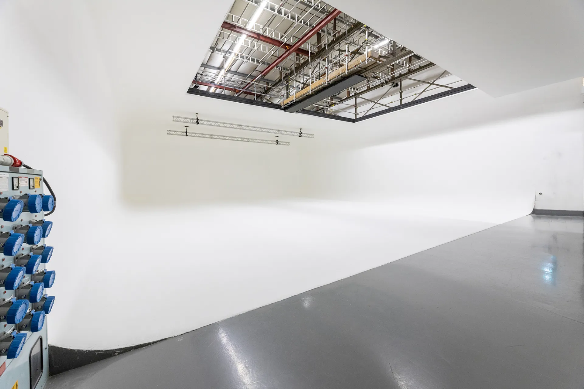 Malcolm Ryan Studios Studio Hire London for Film, Photography & Commercial Shoots Infinity Coves, Drive-In & Green Screen Studios at MR Studios