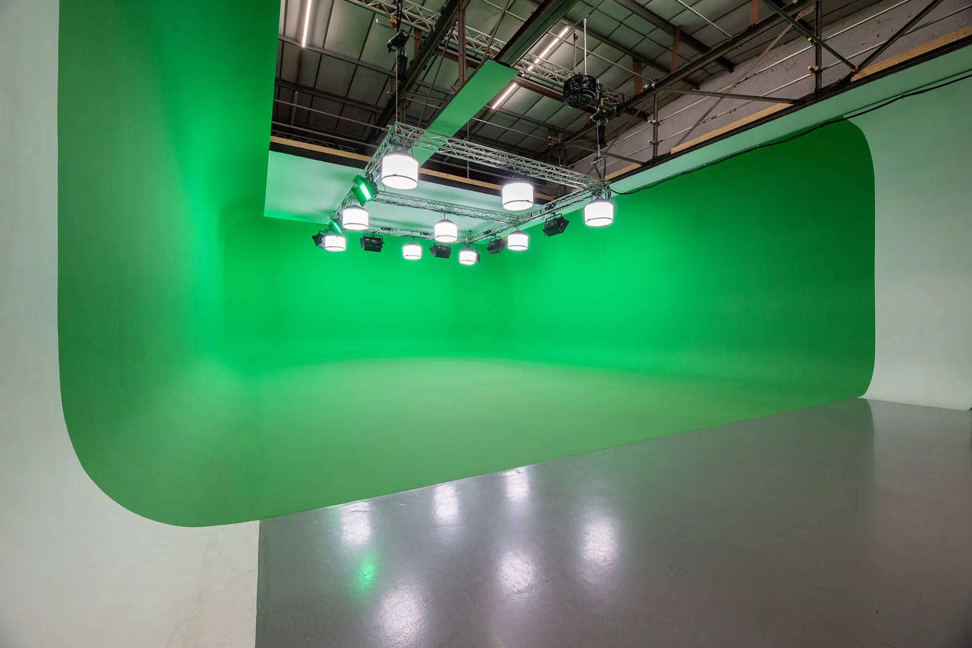Malcolm Ryan Studios Studio Hire London for Film, Photography & Commercial Shoots Infinity Coves, Drive-In & Green Screen Studios at MR Studios